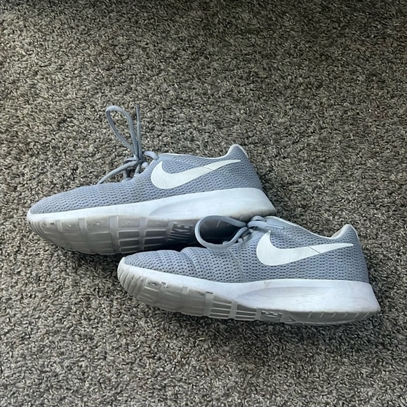 Grey nike running shoes - Picture 3 of 3